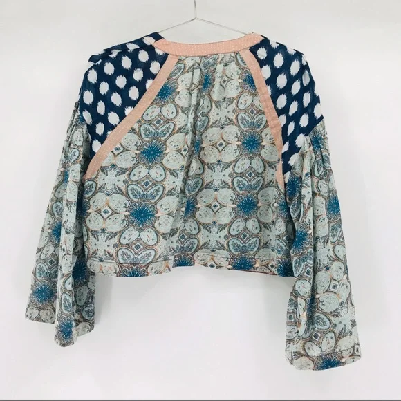 Free People Oversized V Neck Lightweight Wide Sleeve Crop Blouse Size XS - Picture 6 of 7